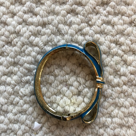 Darling Bow Bracelet - Picture 3 of 5